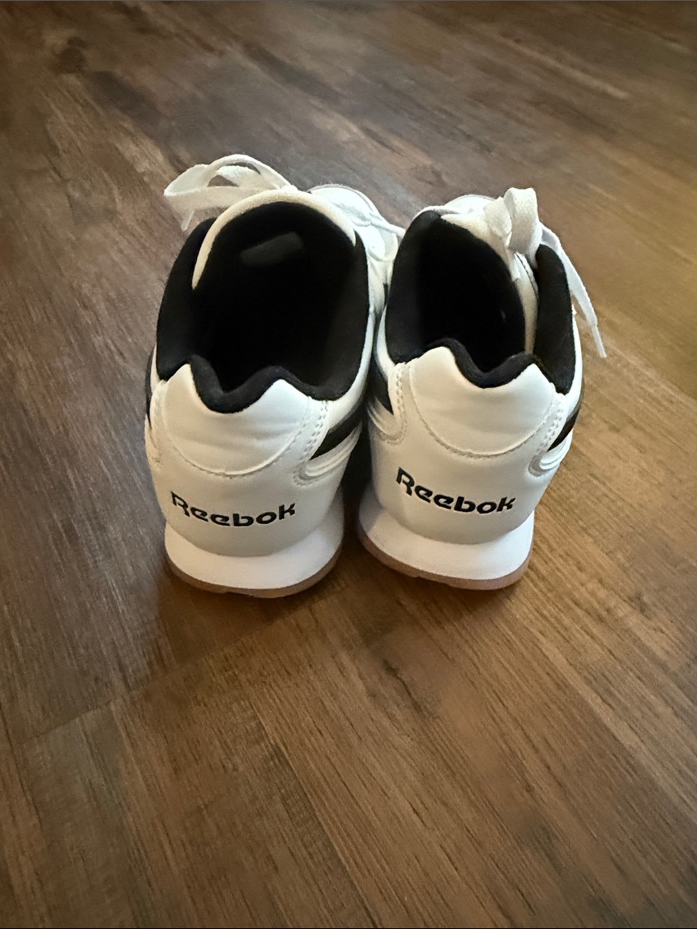 Reebok White and Black Low-Top Sneakers - Picture 4 of 6